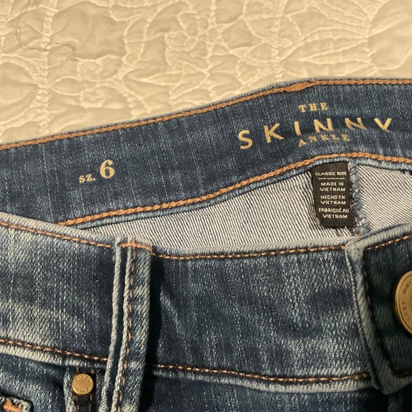 White House Black Market Classic-Rise Black Lace Hem Skinny Ankle Jeans 6 - Picture 6 of 15